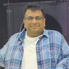 Book Ishq — Knowledge & Learning creator on Fancall