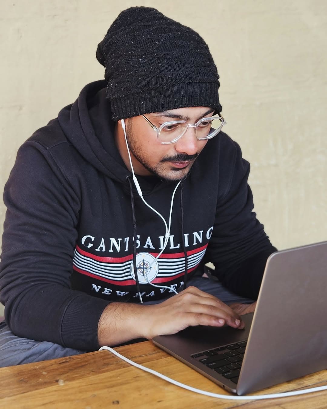 Gautam Siingh - The Roaming Freelancer — Vlogs & Lifestyle creator on Fancall